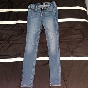 Women’s Hollister low-rise super skinny jeans